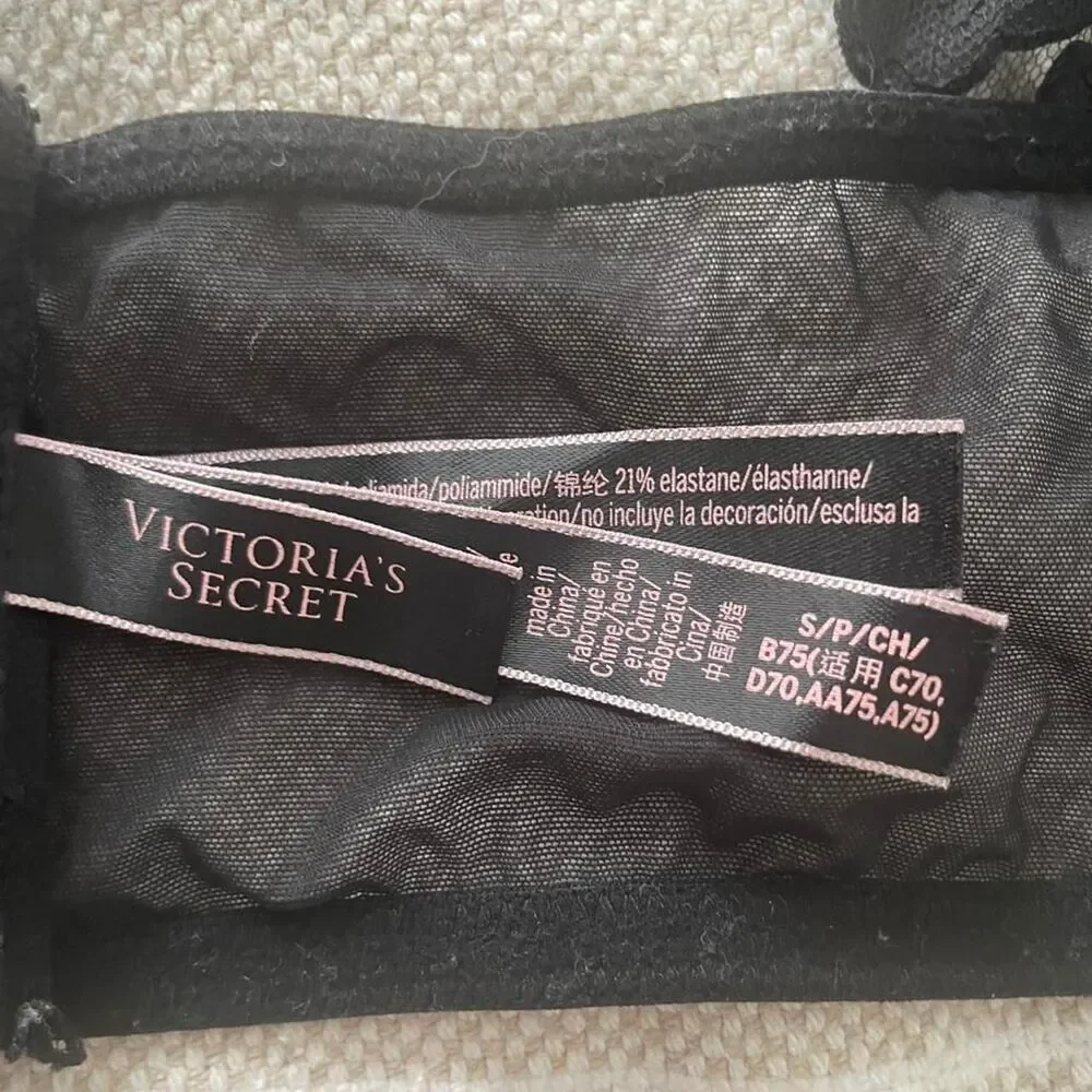 Victoria’s Secret Black lace bralette with floral embroidery and adjustable strp